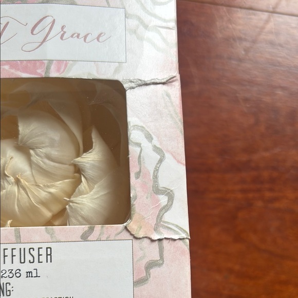 Flower Oil Diffuser - Picture 3 of 6